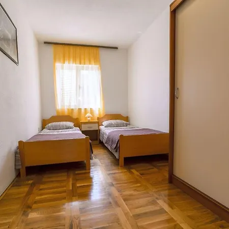 Fuer 5 Personen Ca 50 Qm In Srima, Dalmatien Norddalmatien * Srima