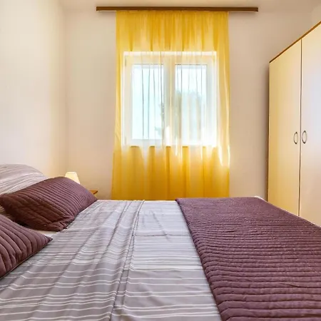 Fuer 5 Personen Ca 50 Qm In Srima, Dalmatien Norddalmatien Apartamento