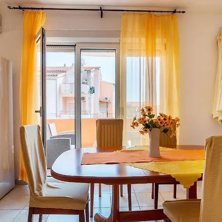 Fuer 5 Personen Ca 50 Qm In Srima, Dalmatien Norddalmatien Apartamento *