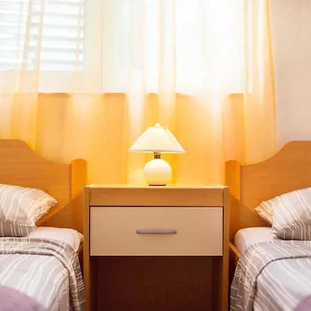 Apartamento Fuer 5 Personen Ca 50 Qm In Srima, Dalmatien Norddalmatien
